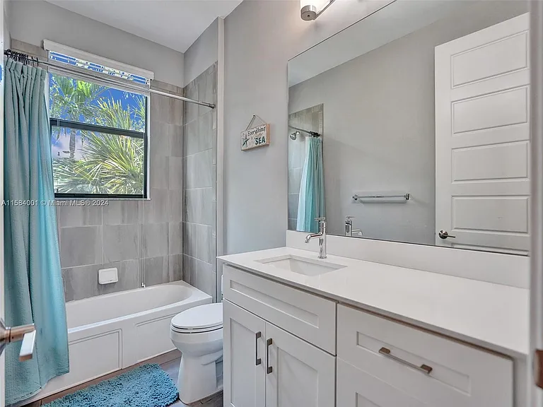1236 SW 4th Ave — Photo 8