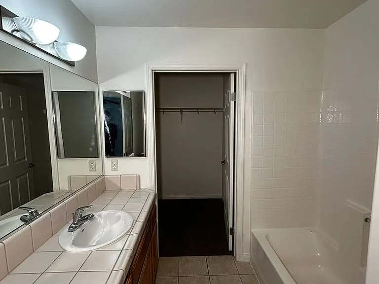 063- 606 Blue Mountain Way — Photo 8