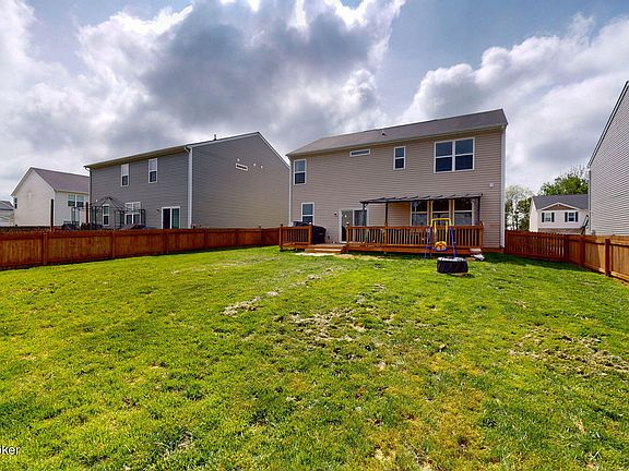 3rd image of 4025 White Pine Ln