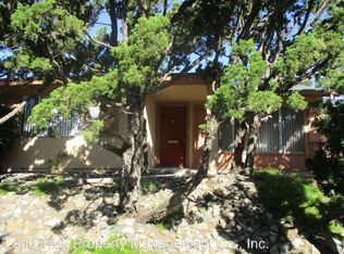 1037 Meadow Lake Dr, Vista, CA 92084
