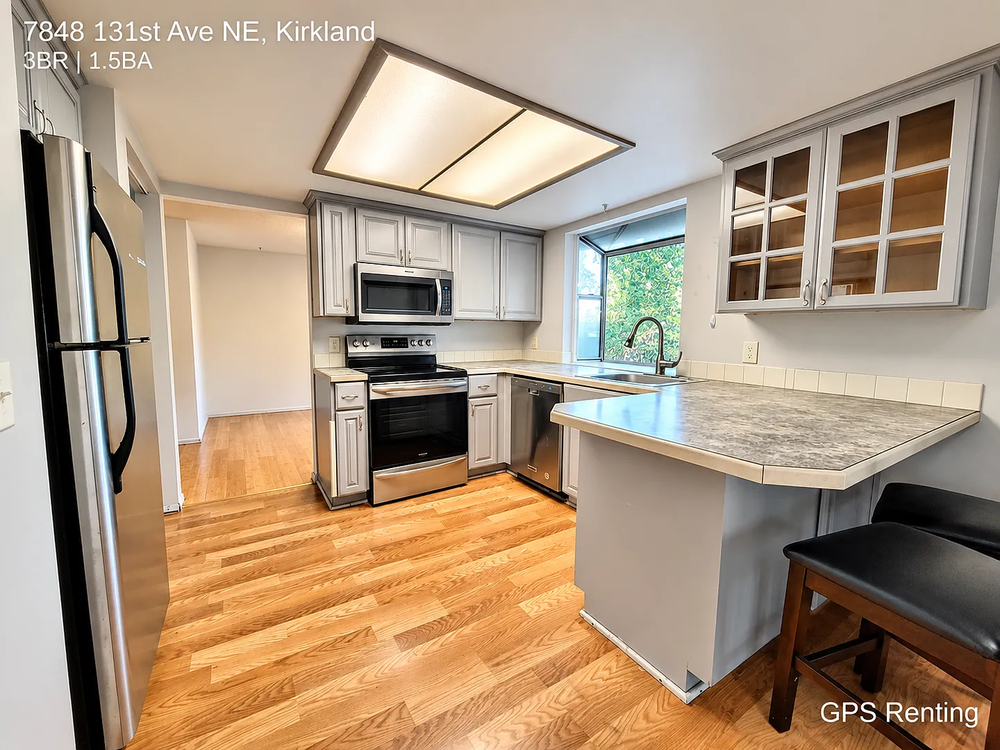 Spacious South Rose Hill Home in Kirkland — Photo 4