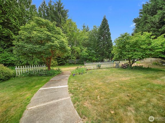 4th image of 866 SE Somers Drive