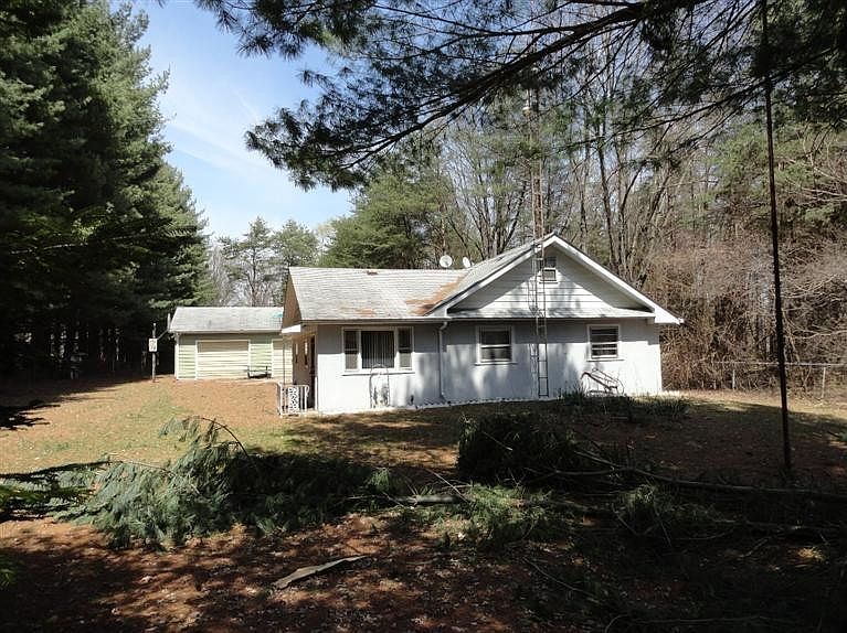 1st image of 725 E Childs St
