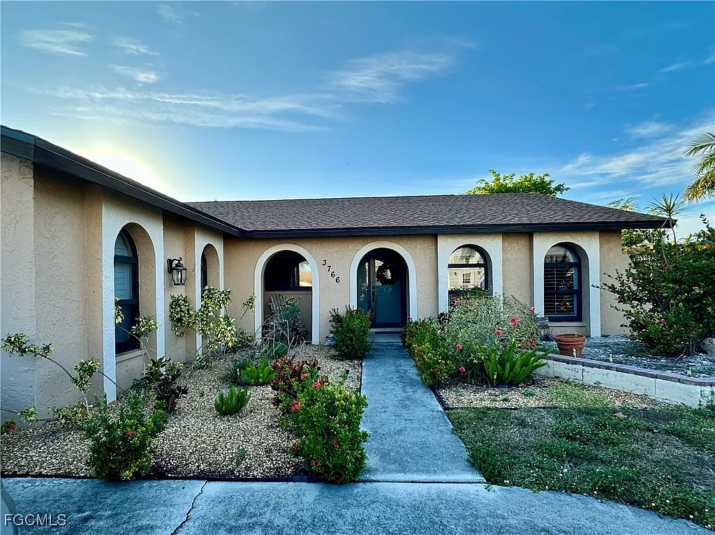 3 bed, 2.0 bath, 2048 sqft, $2,500 — Photo 4