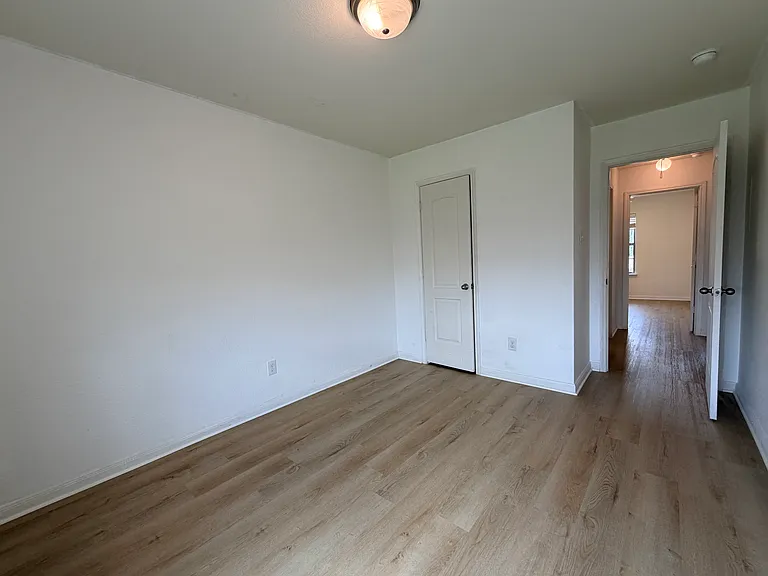 140 Collin St — Photo 16