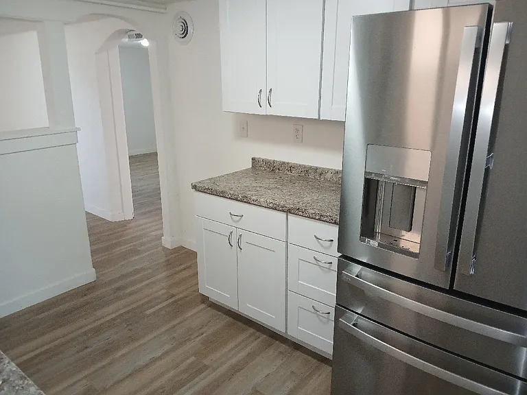 828 6th St #BASEMENT — Photo 2