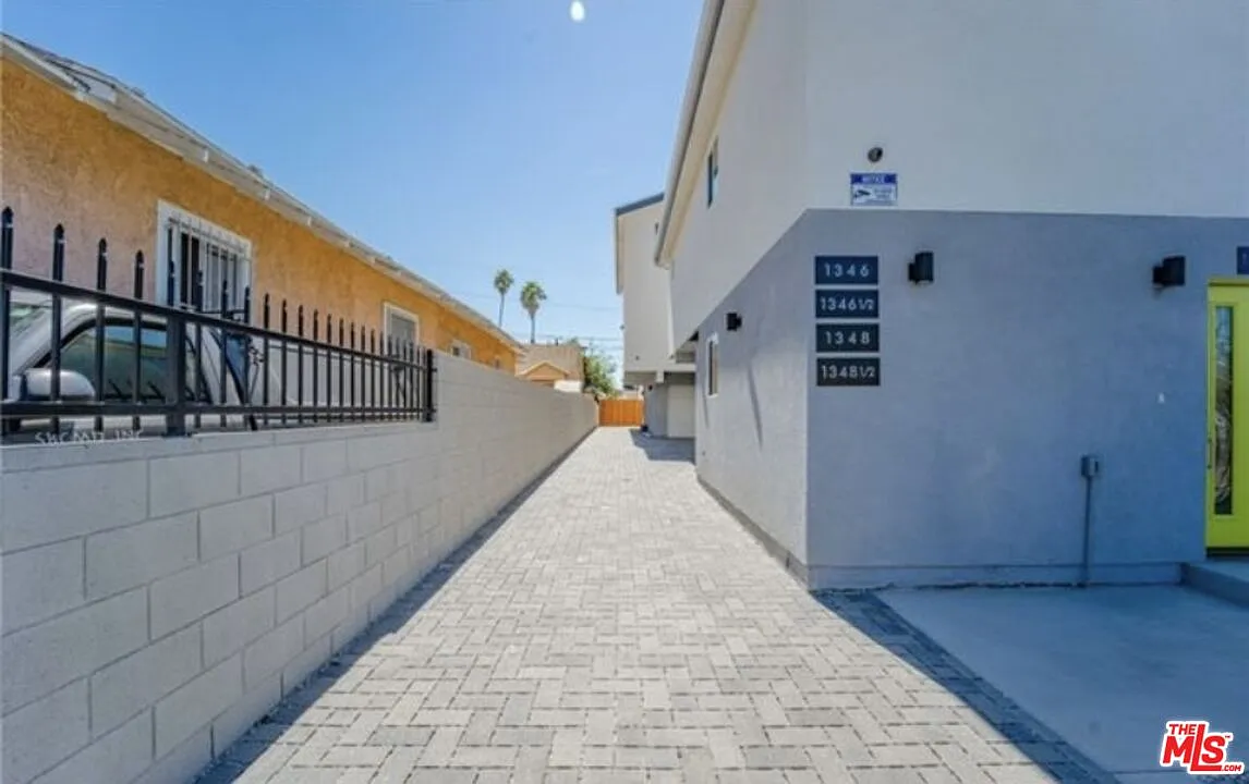 3 bed, 2.0 bath, 1200 sqft, $3,400 — Photo 4