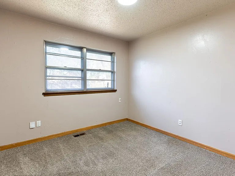 1421 Shalimar Dr — Photo 8
