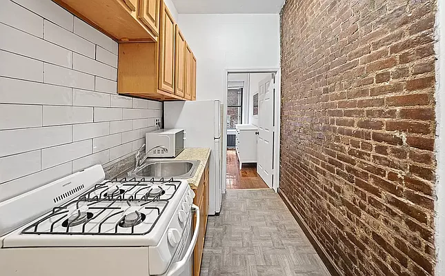Rented by HOLTON REAL ESTATE INC. | media 3