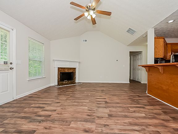 004-photo-living-room-11184495_11302022