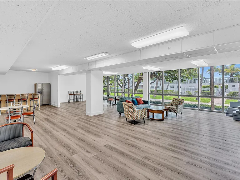 2655 Collins Ave #1710 — Photo 37