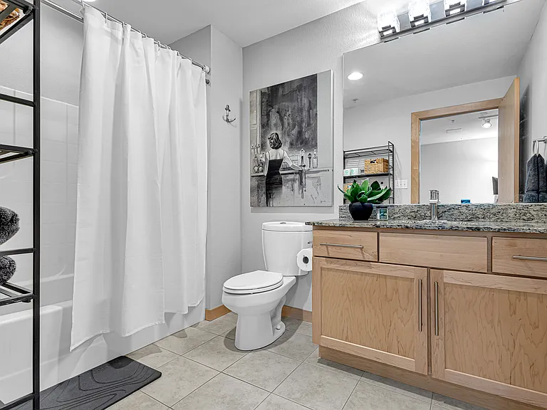 106 W Seeboth St #407 — Photo 14