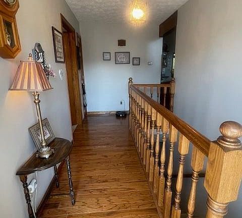4th image of 924 Crest Ct
