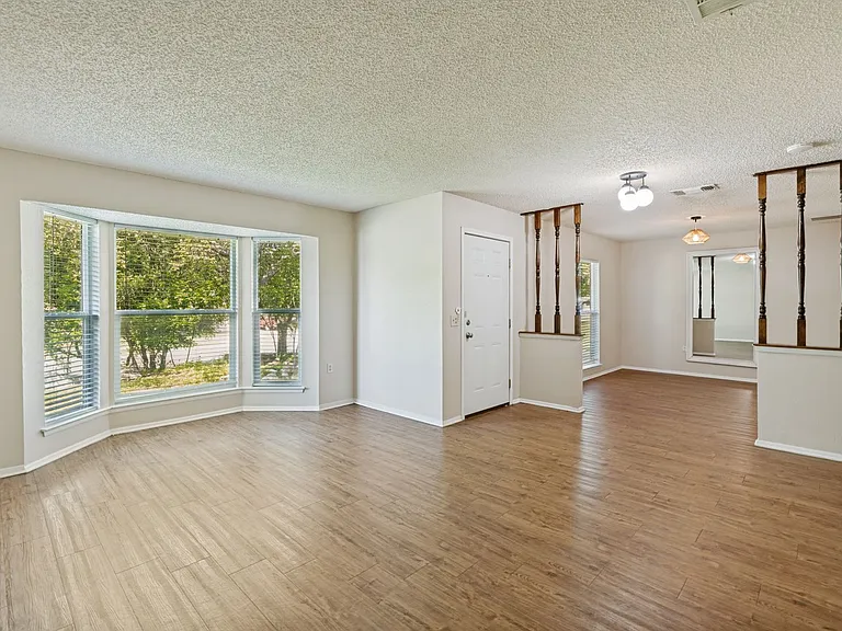 16006 Eagleway St — Photo 10