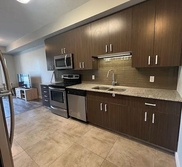62 Balsam St #B207 — Photo 8