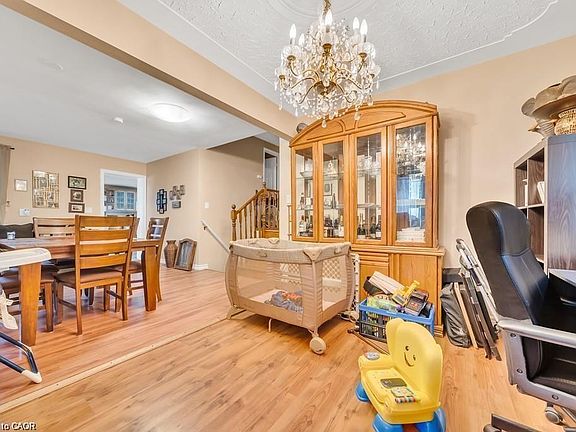 5th image of 15 Anderson Dr