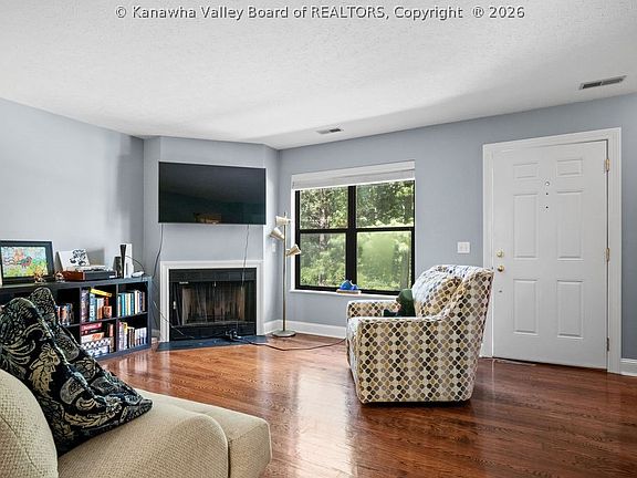 3rd image of 1822 Mountain Dr
