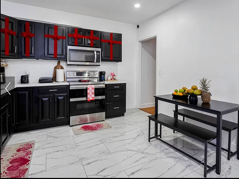 18 Grandview Ave #1 — Photo 3