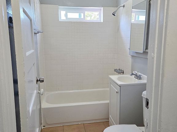 5th image of 404 N Fries Ave #11428321