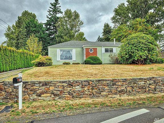 3rd image of 2832 Alderwood Ave
