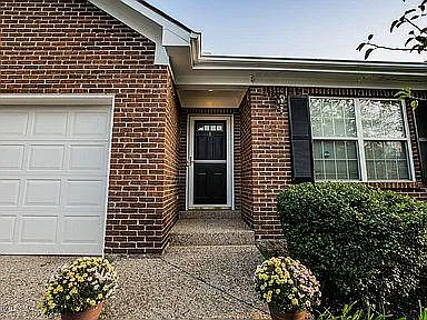 3 bed, 1345 sqft, $2,200 — Photo 3