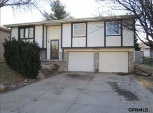 13956 Meadow Ridge Rd, Omaha, NE 68138