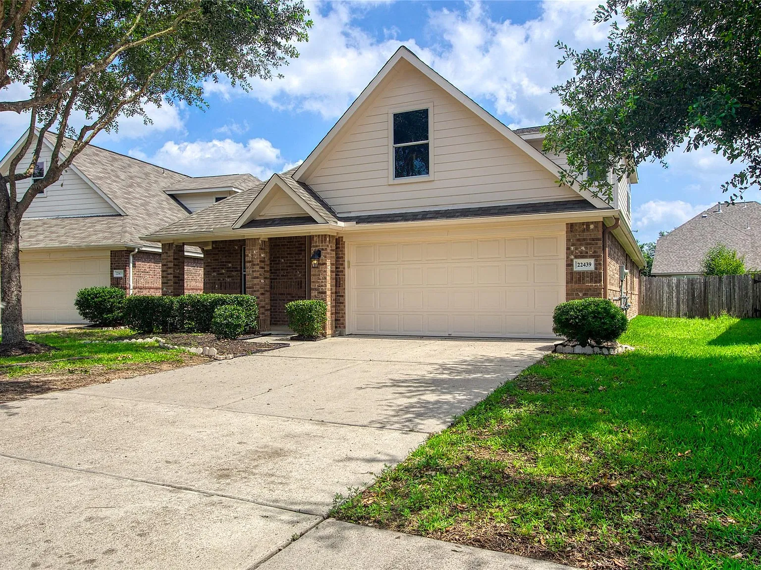4 bed, 3.0 bath, 2044 sqft, $2,400 — Photo 2
