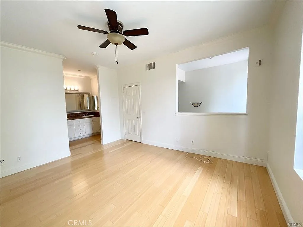 1 bed, 1.5 bath, 890 sqft, $3,100 — Photo 2
