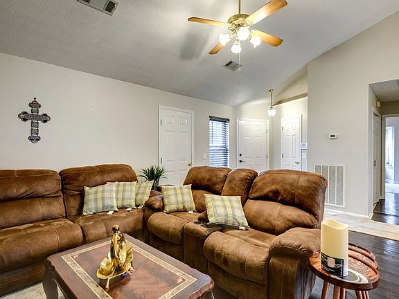 4th image of 4013 Pepperwood Dr