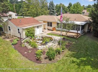 2653 Grovenburg Rd, Lansing, MI 48911