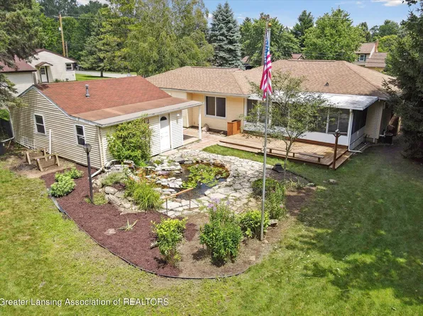 2653 Grovenburg Rd, Lansing, MI 48911