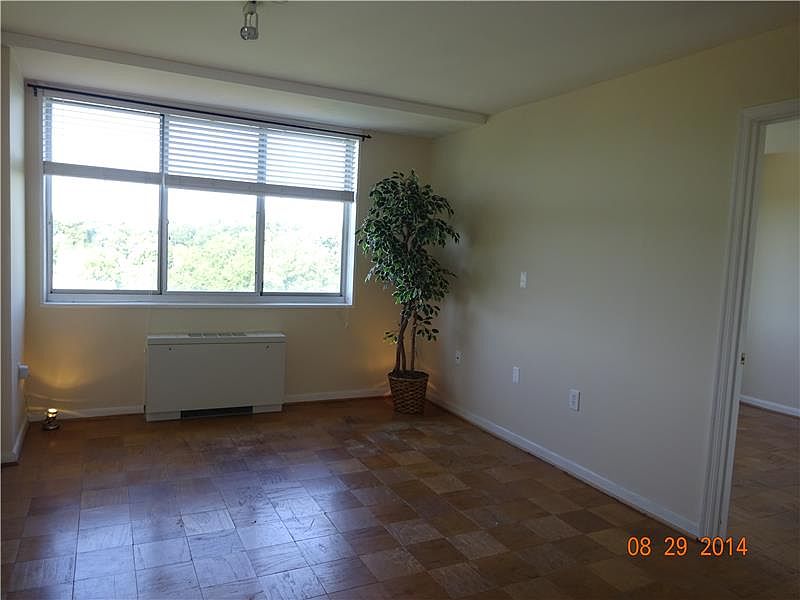 2nd image of 10401 Grosvenor Pl APT 1123