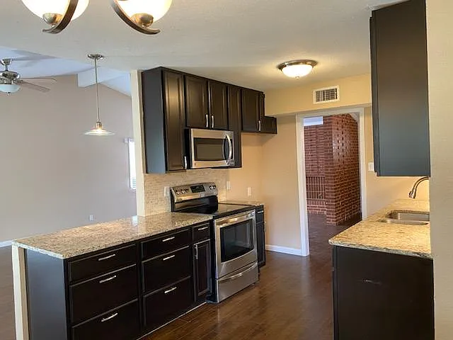 919 Melrose Dr — Photo 8