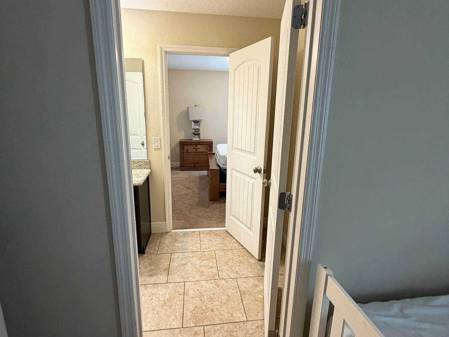 4 bed, 5.5 bath, 3250 sqft, $1,135 — Photo 2