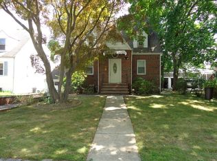 22 McCall Ave, Livingston, NJ 07039