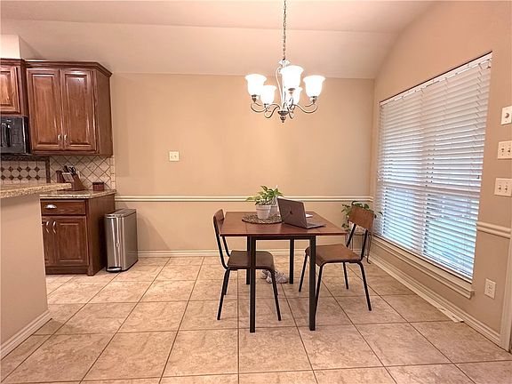 4th image of 4008 Merlemont Ct