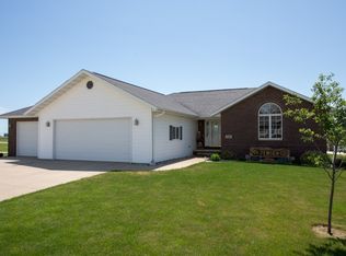 702 Christians Trl, Fairbank, IA 50629
