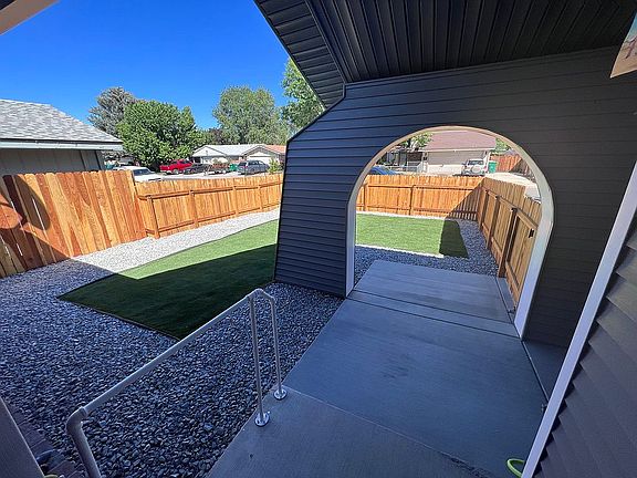 4th image of 889 Glen Valley Dr