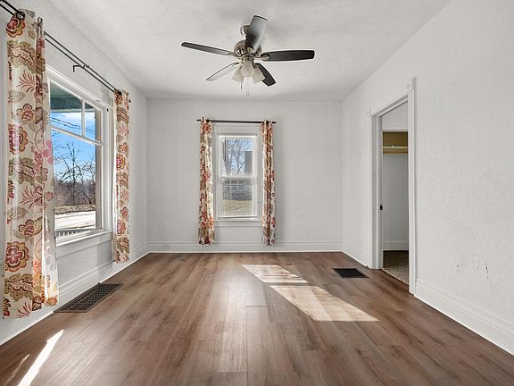 5th image of 172 Riverside Dr