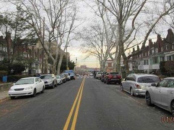 Exterior Neighborhood (street photo)