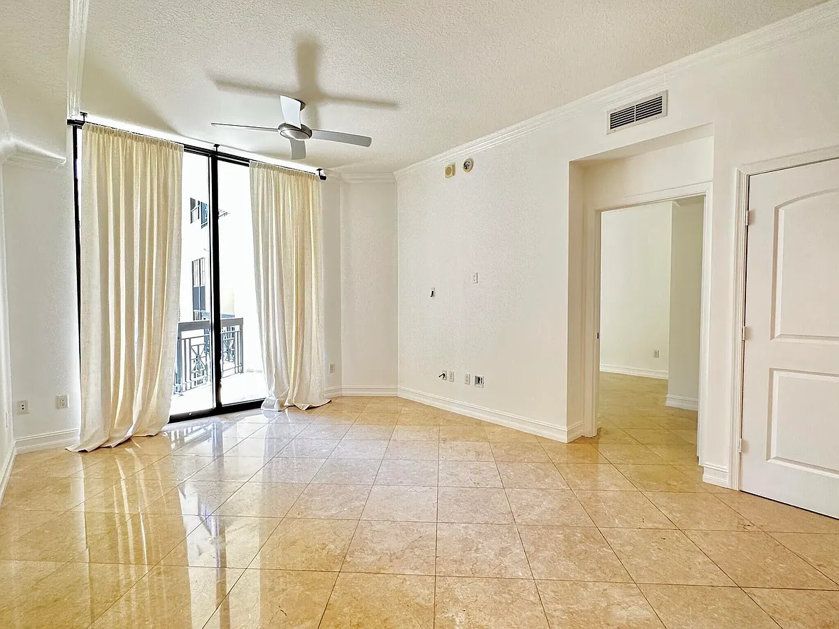 Building Photo - 701 S Olive Ave #1008