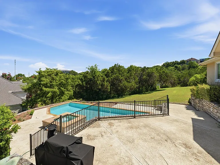 409 Beardsley Ln — Photo 33