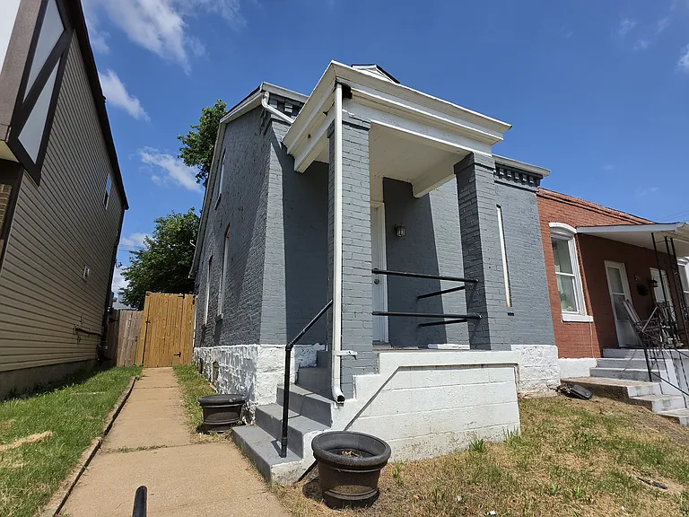 2913 California Ave — Photo 2