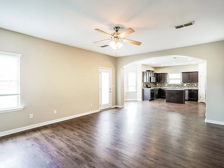 8005 Lakota Ct — Photo 4