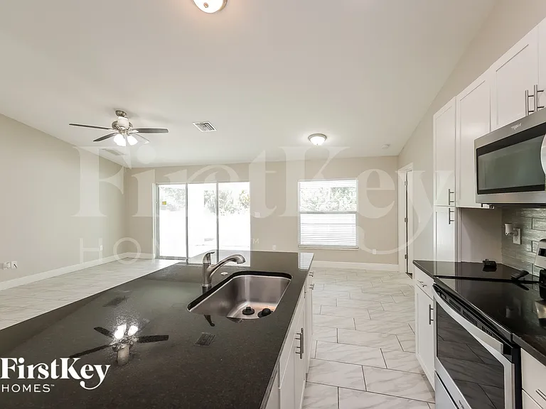 2718 26th St W — Photo 7