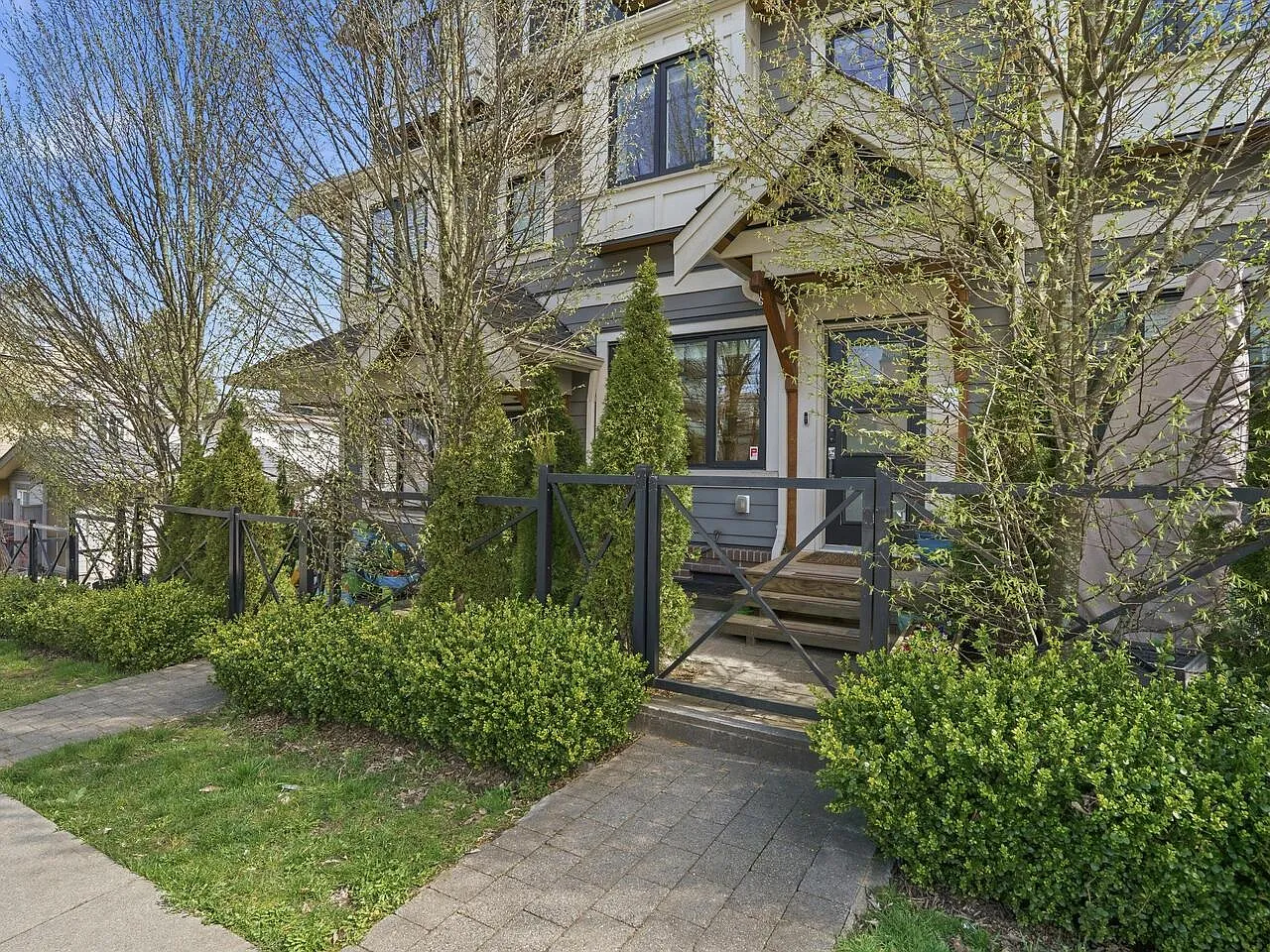 2468 Saint Catherines St photo 1