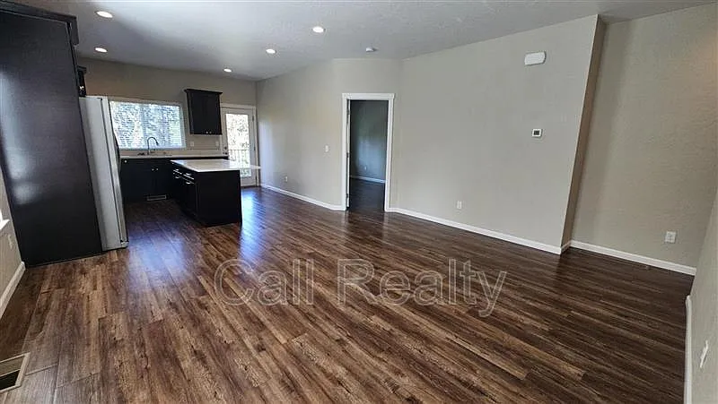 3 bed, 2.5 bath, 1825 sqft, $2,145 — Photo 2