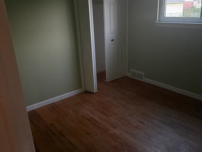 31035 Beechnut St — Photo 5