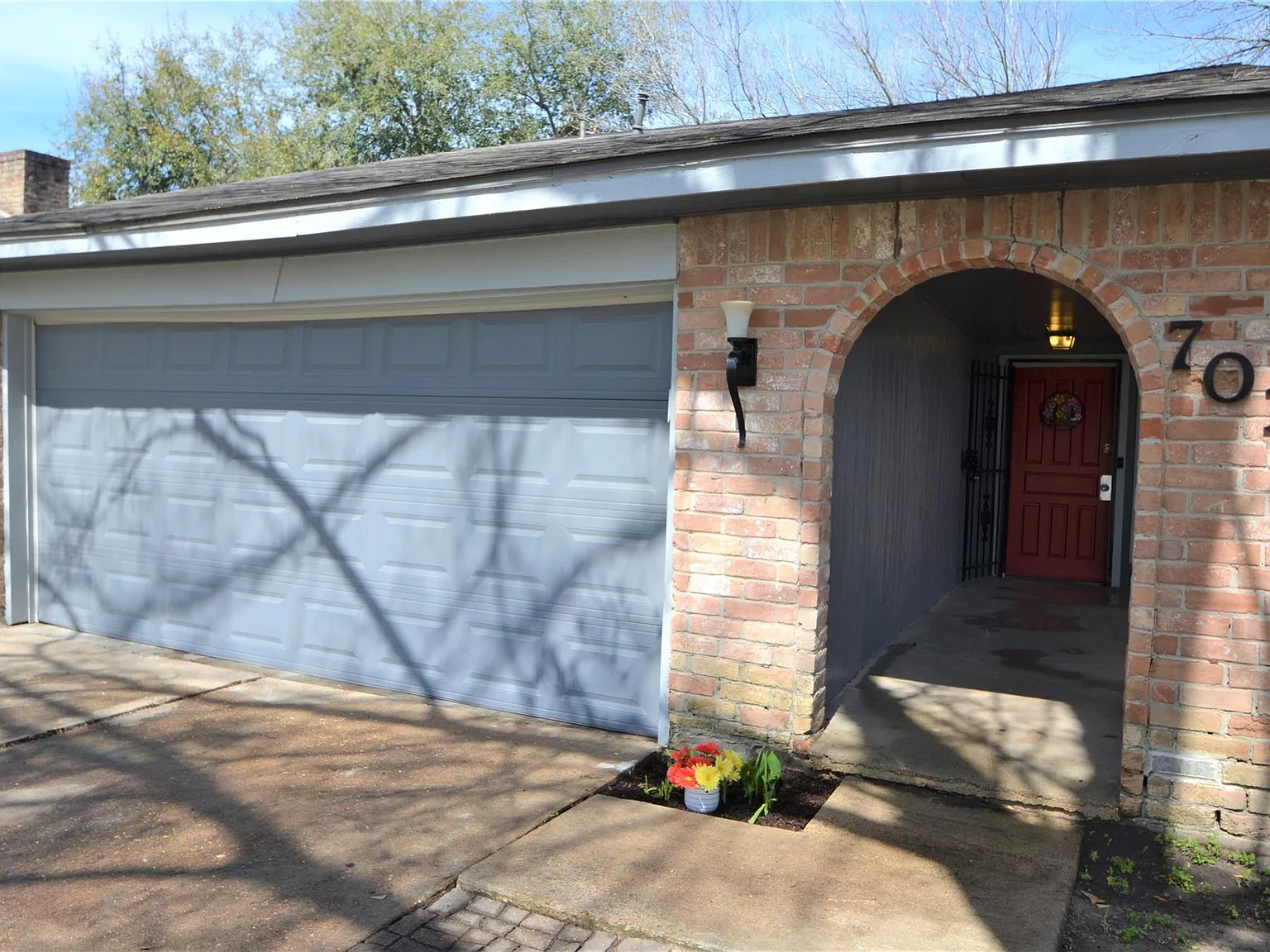 3 bed, 2.0 bath, 1644 sqft, $1,900 — Photo 1