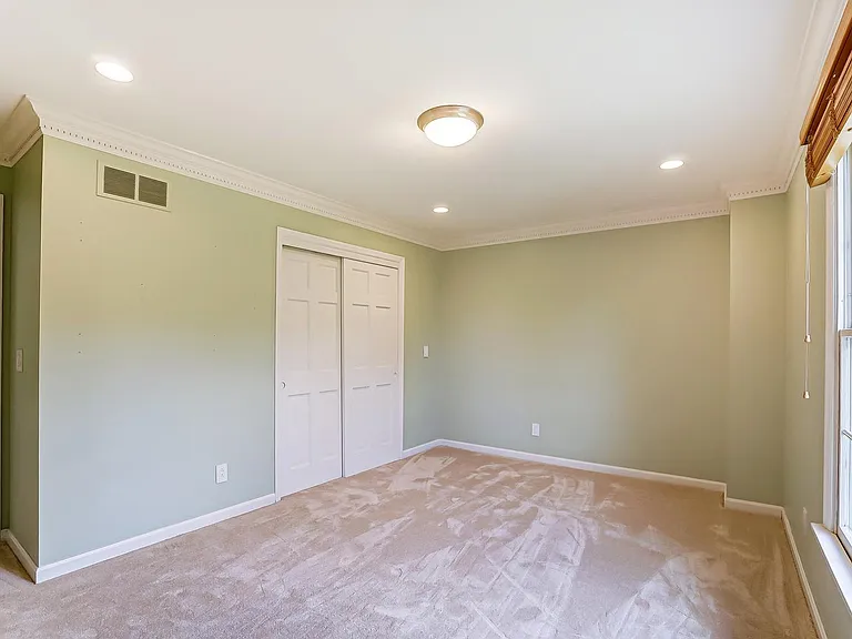 11410 Avant Ln — Photo 32